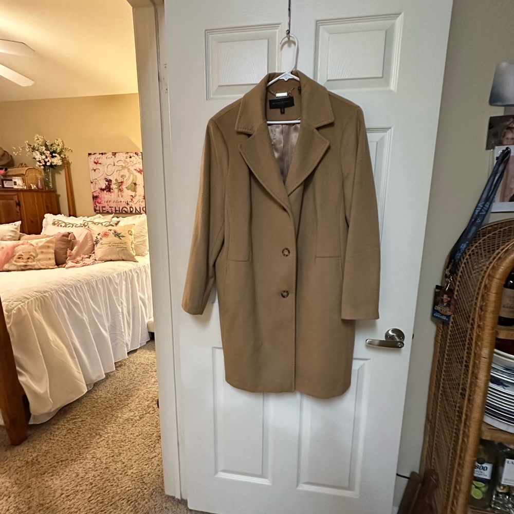 Donna Karan Classic Tan Trench Coat - Picture 2 of 5